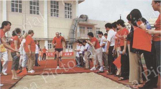 
Going through the paces at a special education school in Pudong, Shanghai.
by Tan Guanghua
